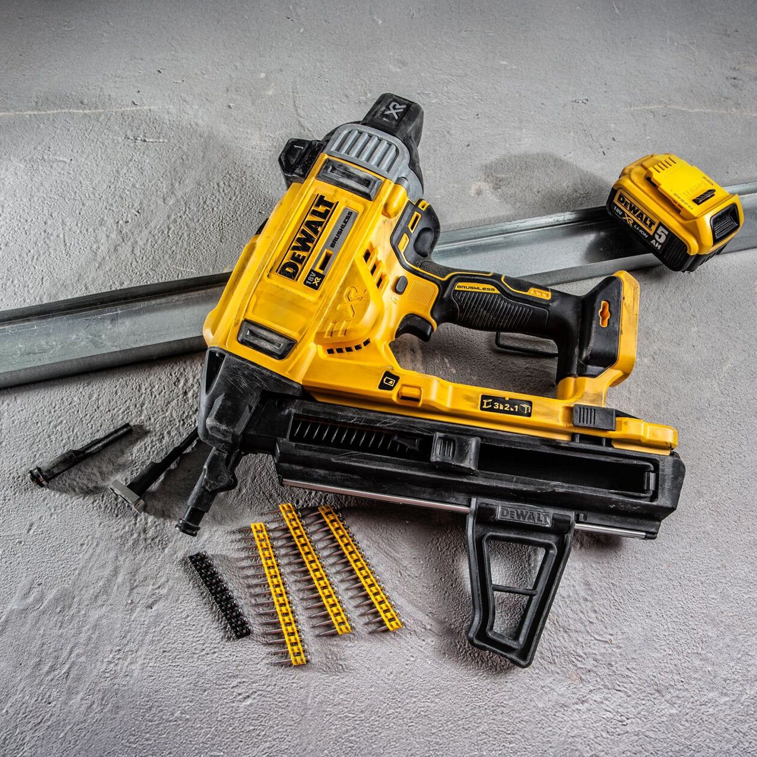 DeWALT DCN890P2 Accu betontacker 18V XR 5.0Ah in koffer