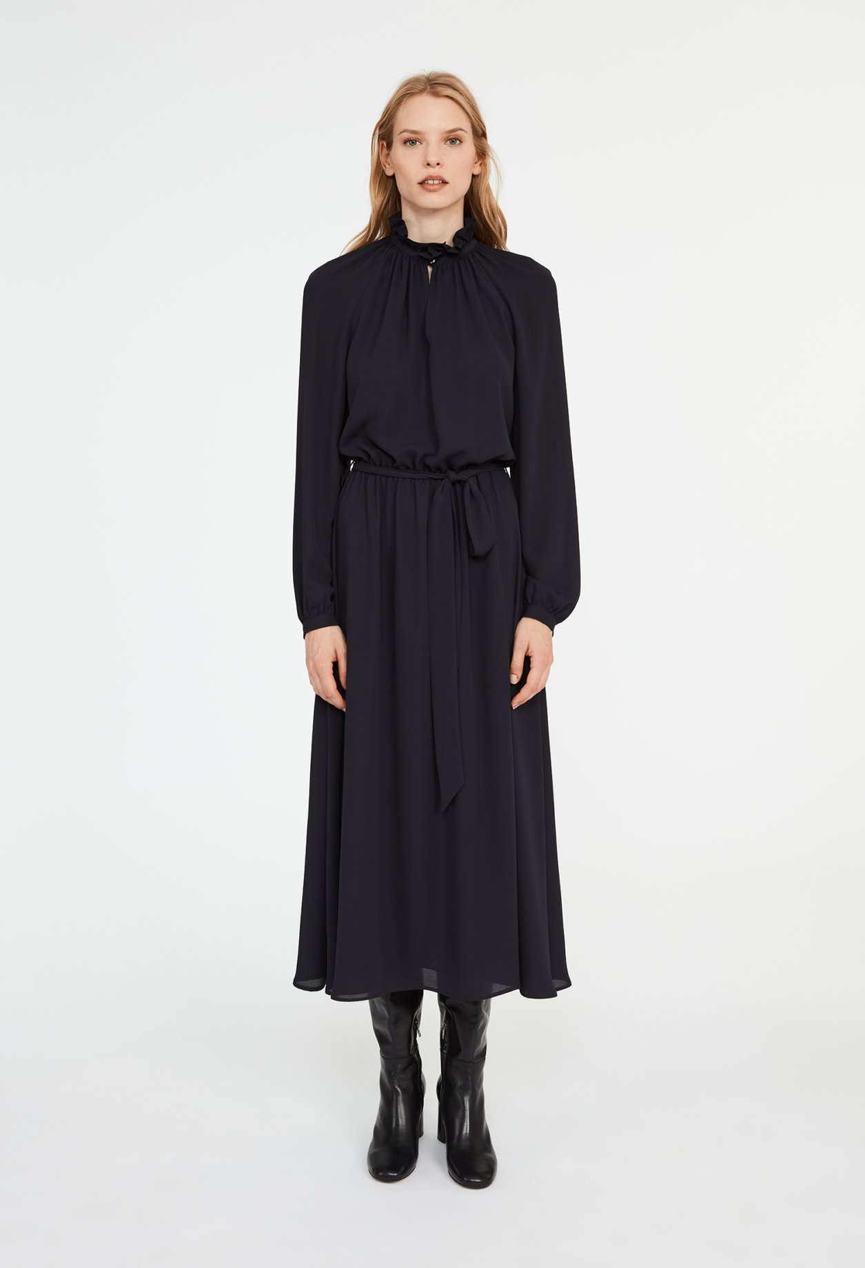 Robe longue col victorien