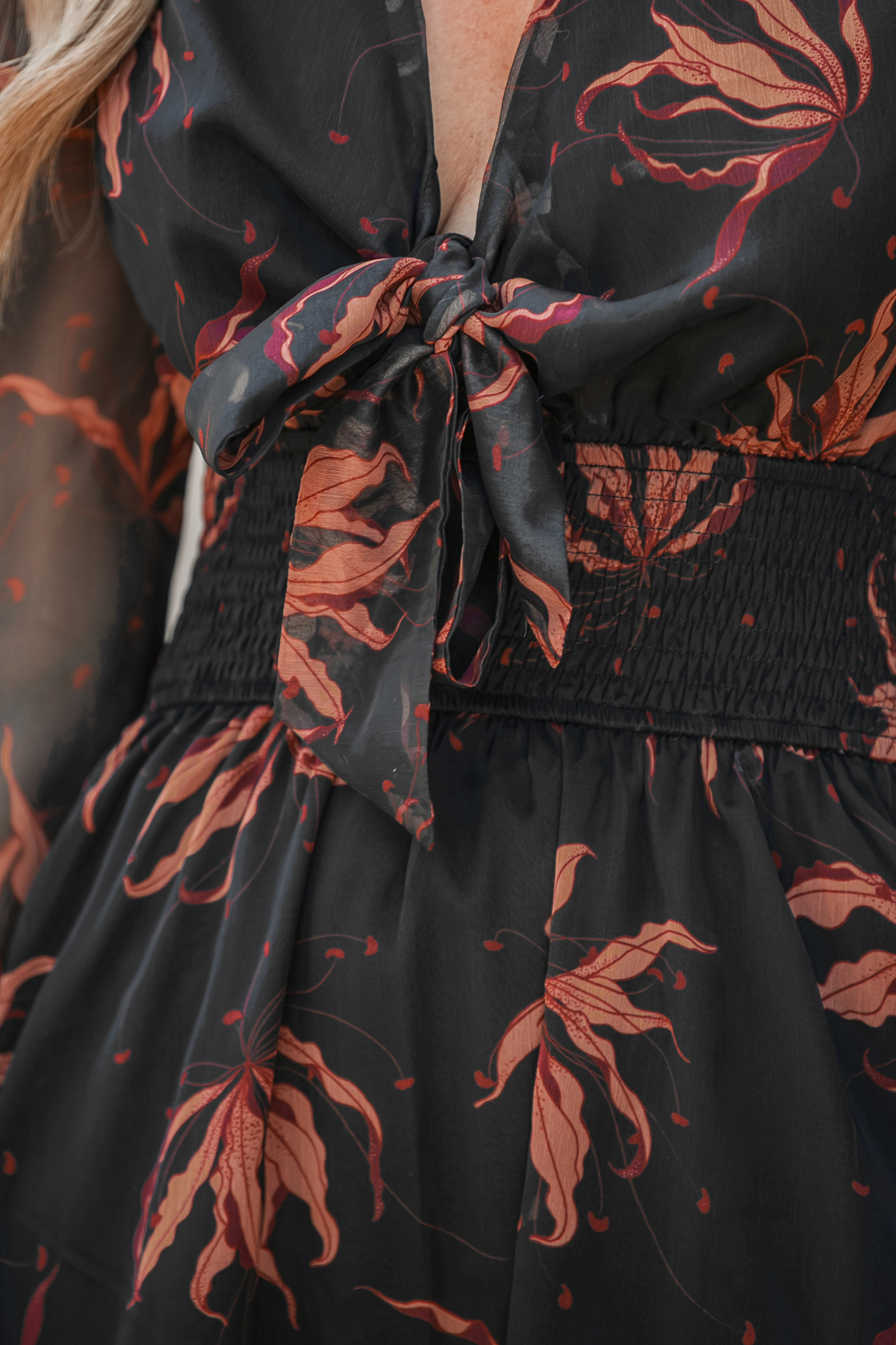 Robe mini en mousseline à nœud sur le devant et imprimé feuilles