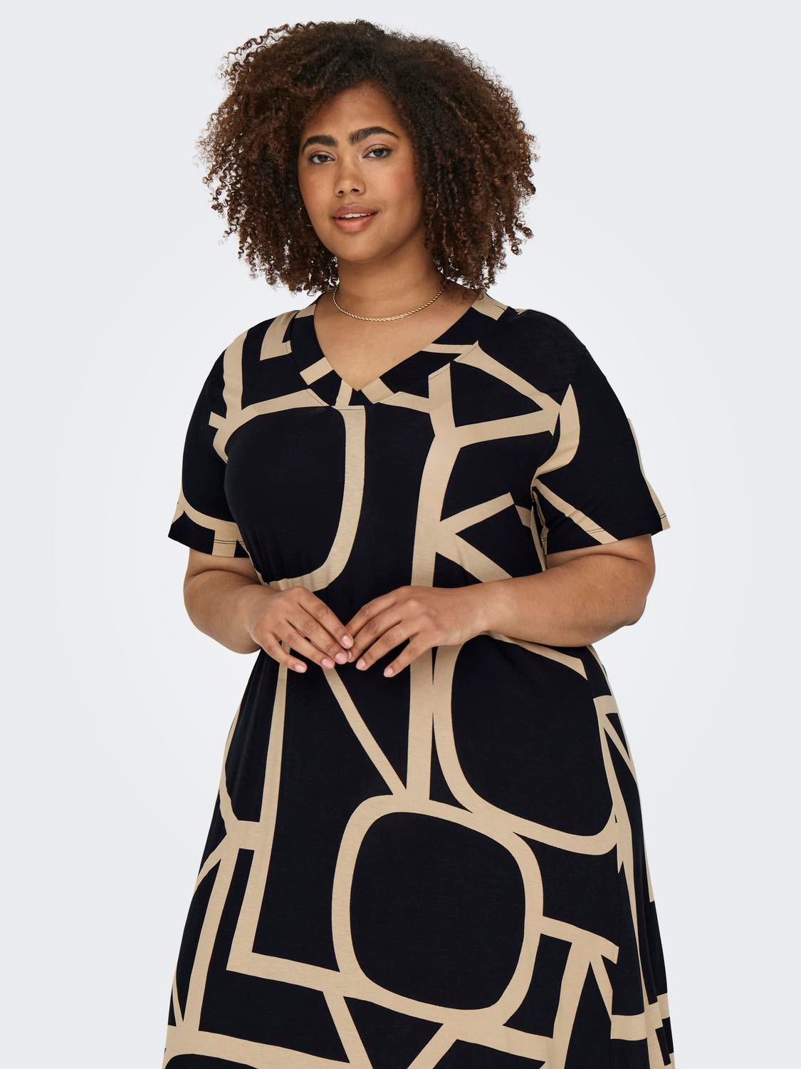 CARFYRLA Midikleid Black