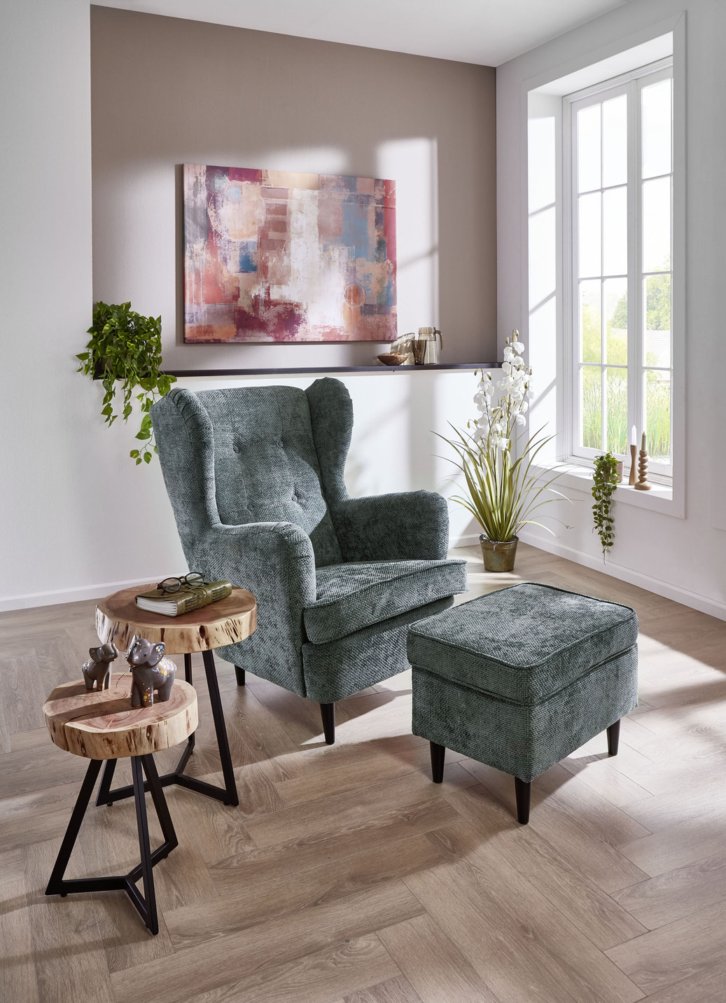 Ohrenbackensessel mit Hocker