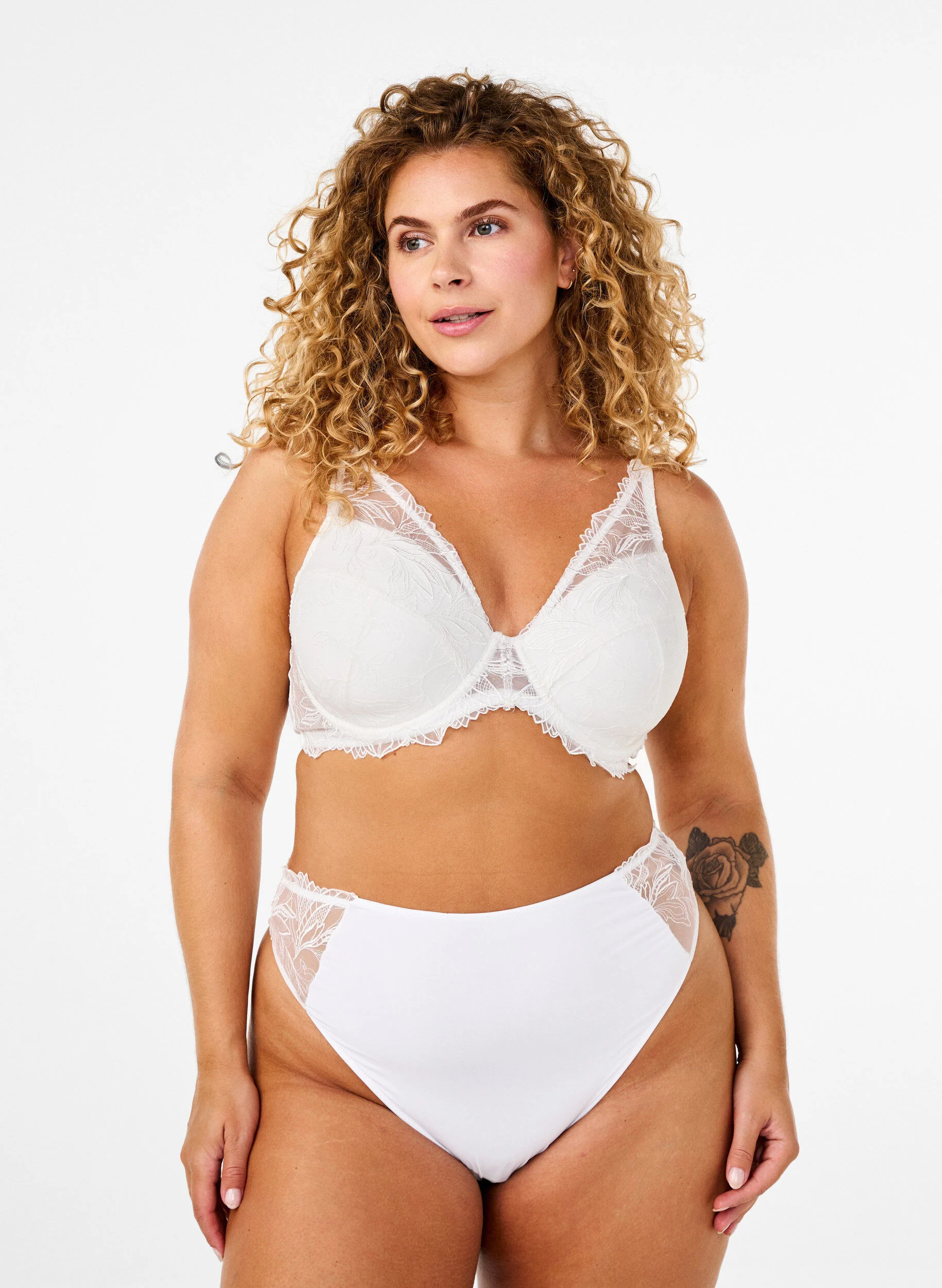 G-streng i microfiber med blonder