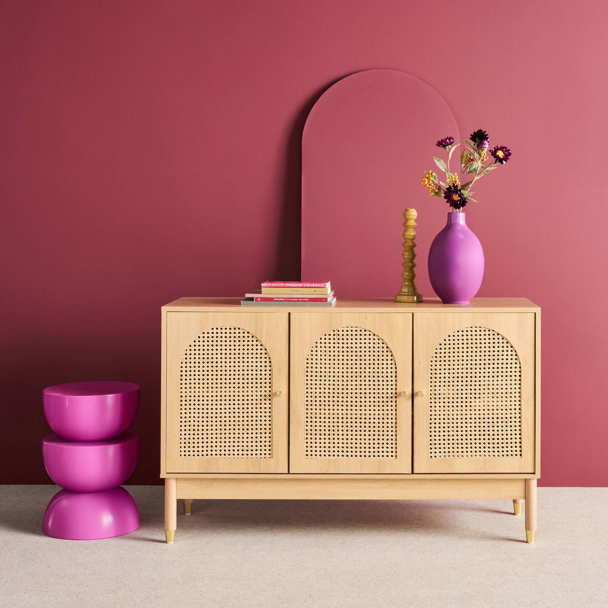 sweeek - Dressoir houteffect en vlechtwerk 3 deuren 120cm