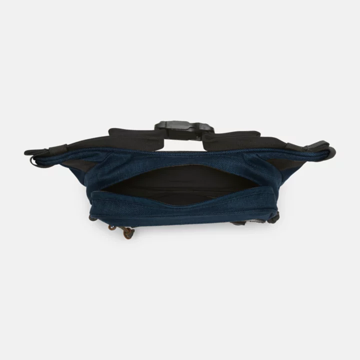Bolsa utilitária unissex na cor azul marinho.