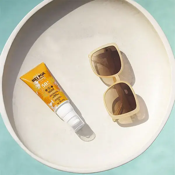 Protetor solar facial embelezador Hei Poa Sun Care FPS 50+ 50ml