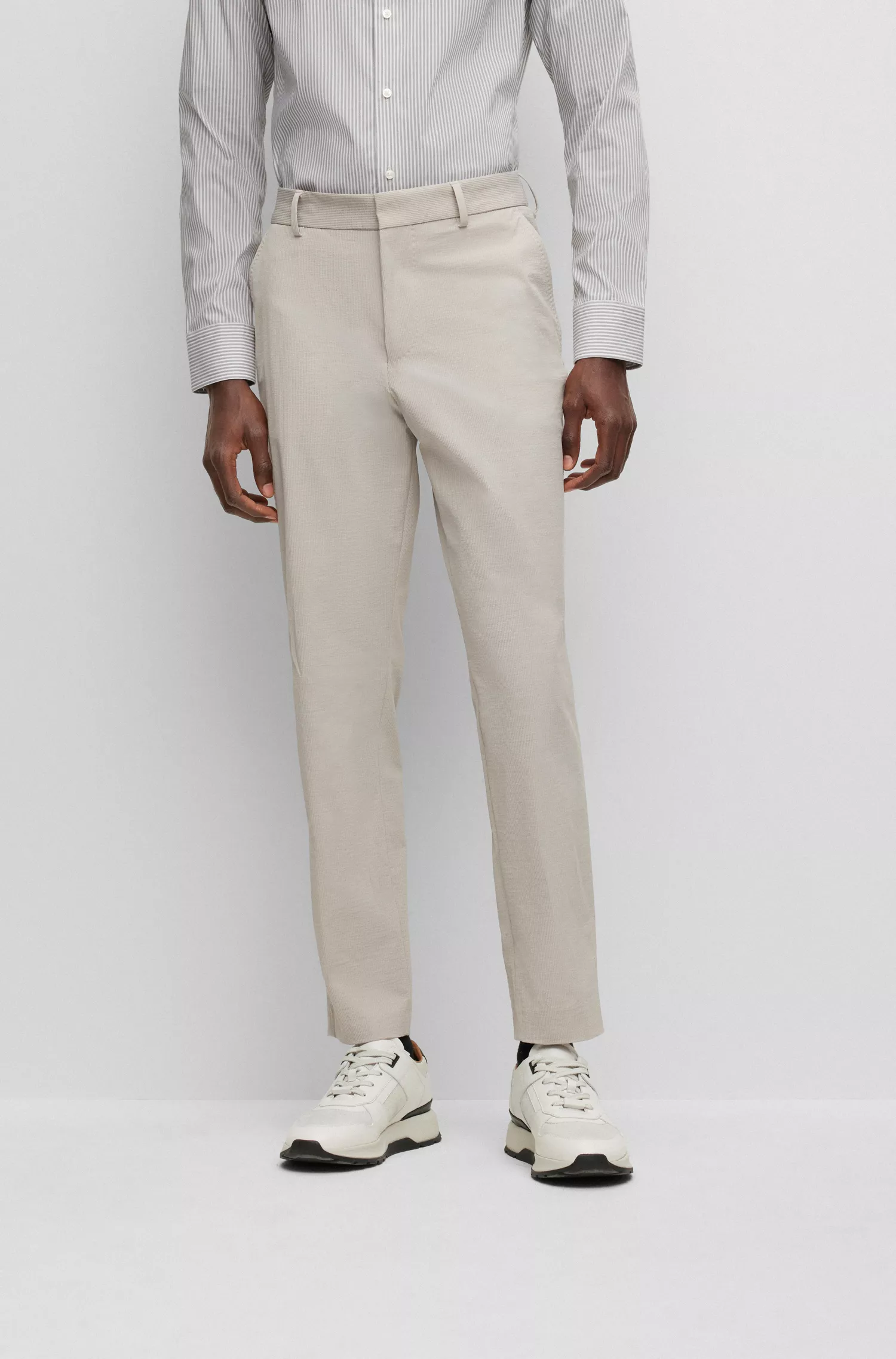 Terno slim fit preto da BOSS em tecido elástico de alta performance com microestampa.