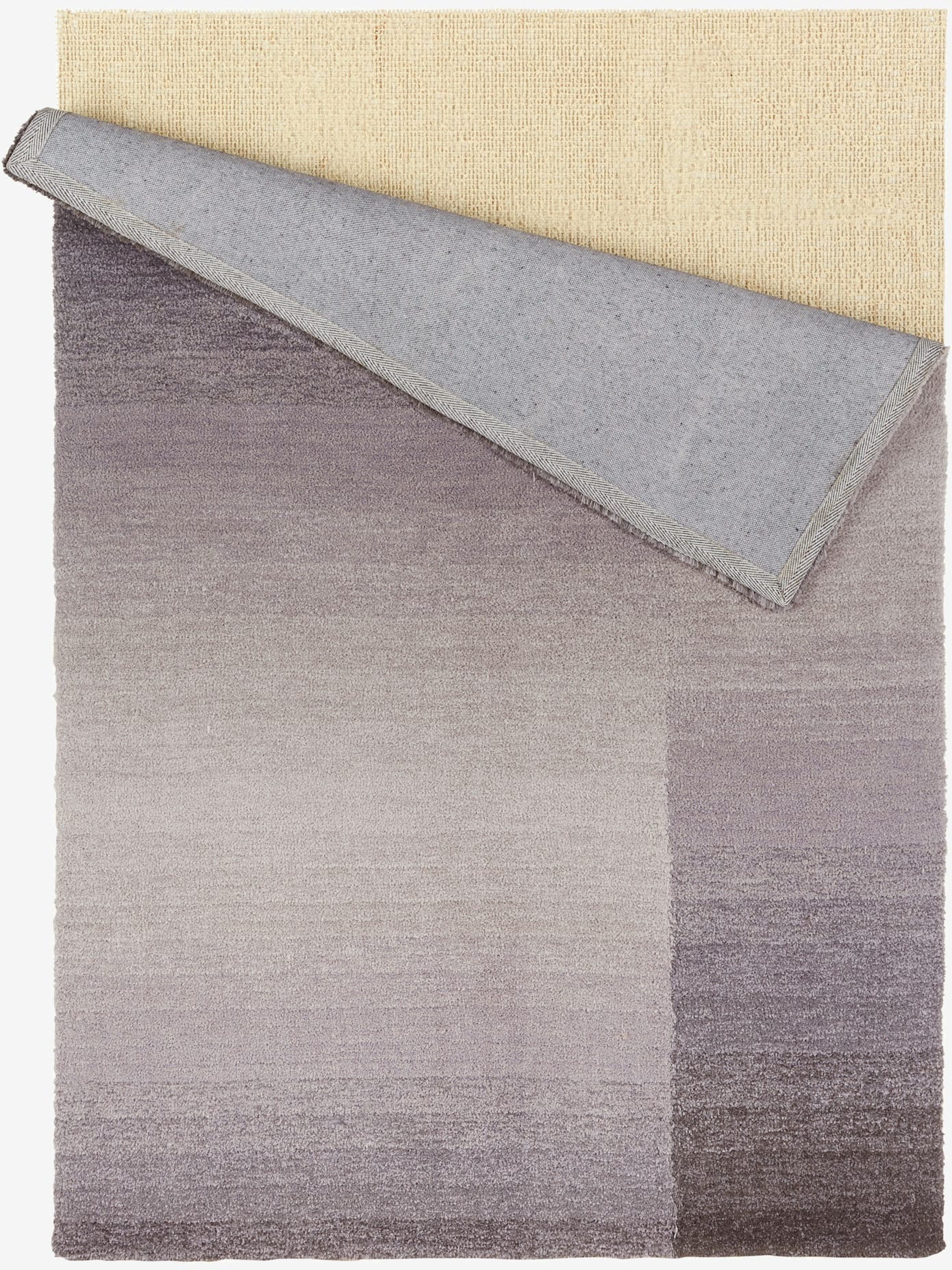 Sous-tapis dimension inférieure à celle du tapis d'environ 10 cm