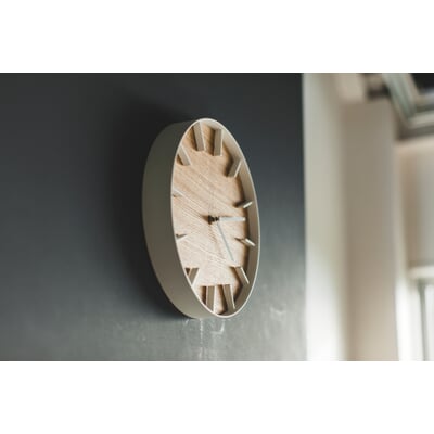 Wanduhr Rin, Weiß / Esche