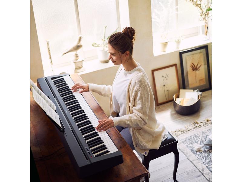 Yamaha E-Piano P-45B Schwarz Authentisches E-Piano mit natürlichem Spielgefühl