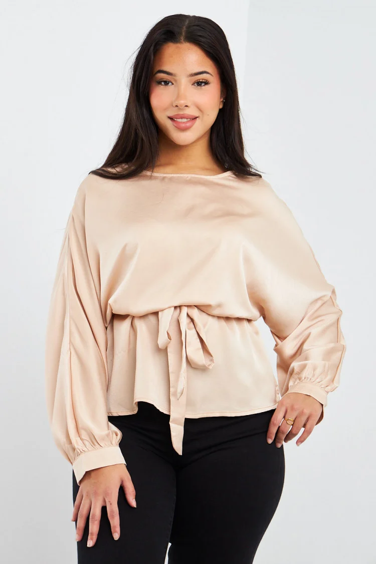Blouse beige ceinturée