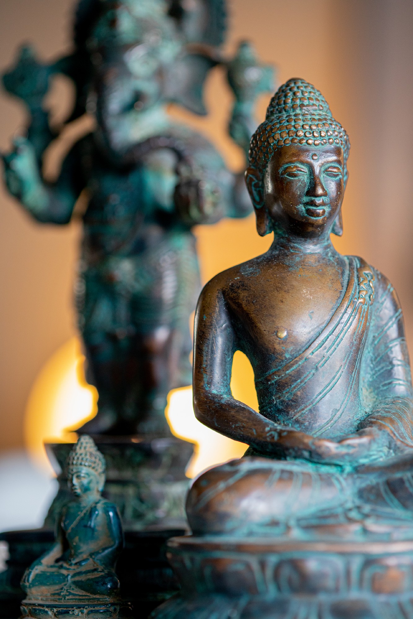 Bronze-Skulptur 'Buddha sitzend', H 12 cm, Ø 7 cm von fischer's lagerhaus