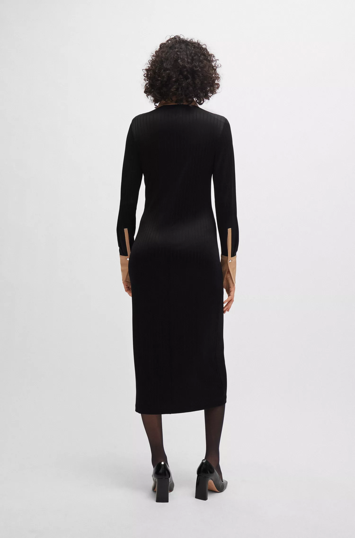 Vestido longo preto estilo camisa da BOSS em malha canelada