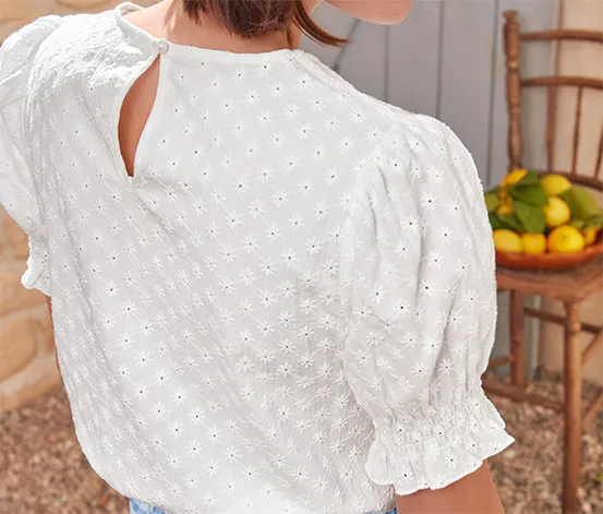 Blusenshirt mit Lochstickerei