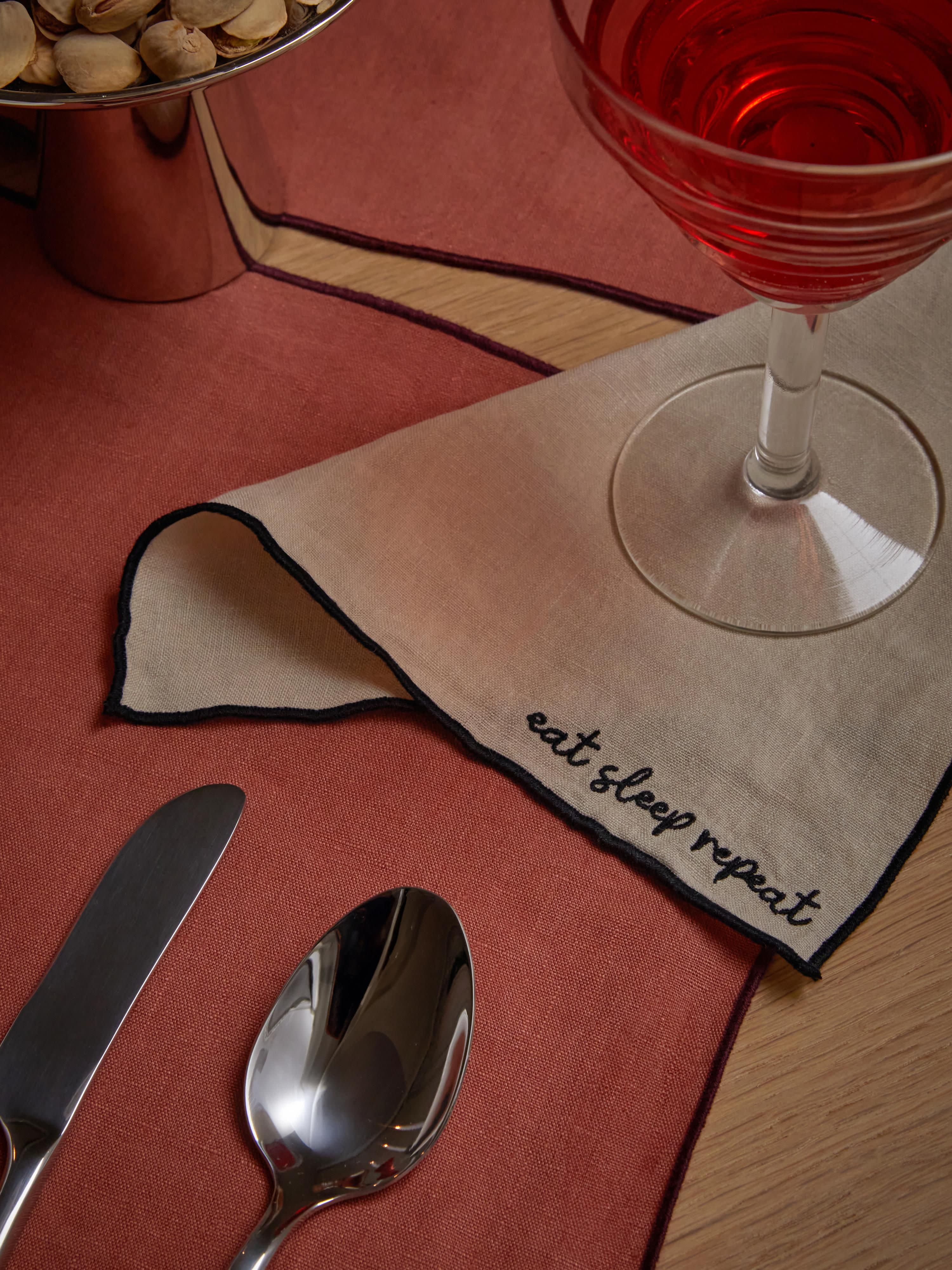 Linnen cocktailservetten Cosmo met borduursel, 4-delig