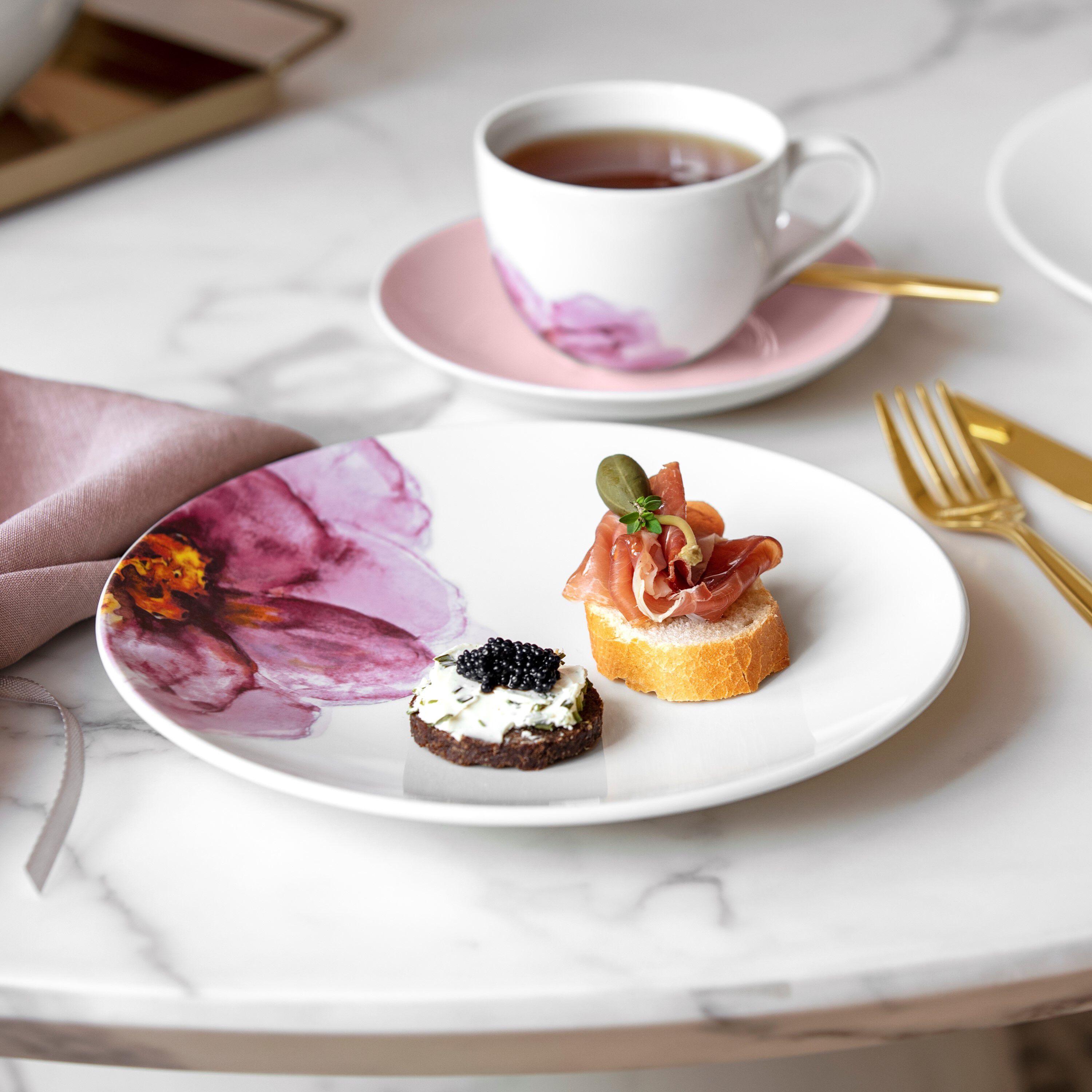 Rose Garden Dinnerware set Multi-colored