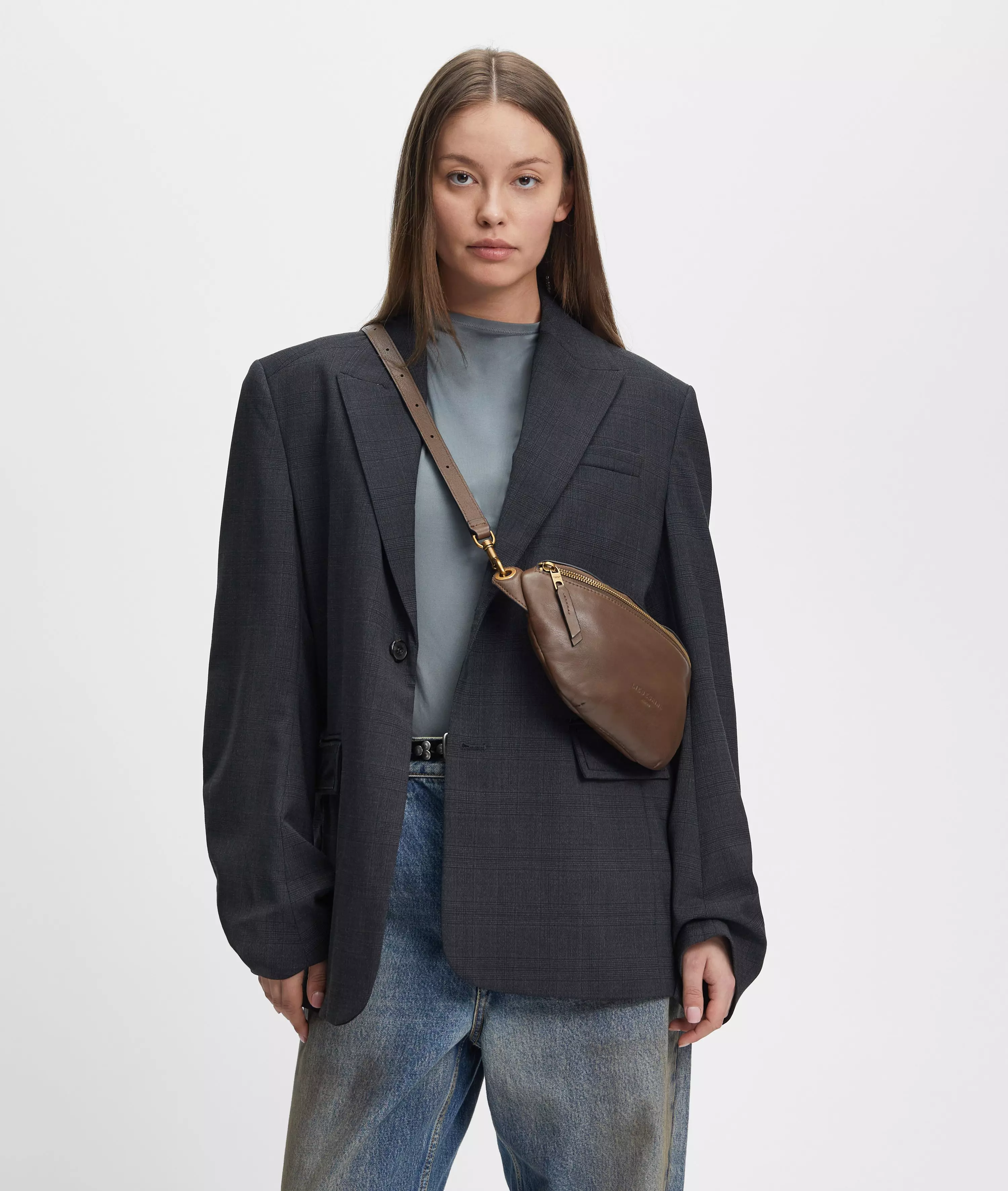 Tavia shoulder bag M Spacious belt bag made from sheepskin