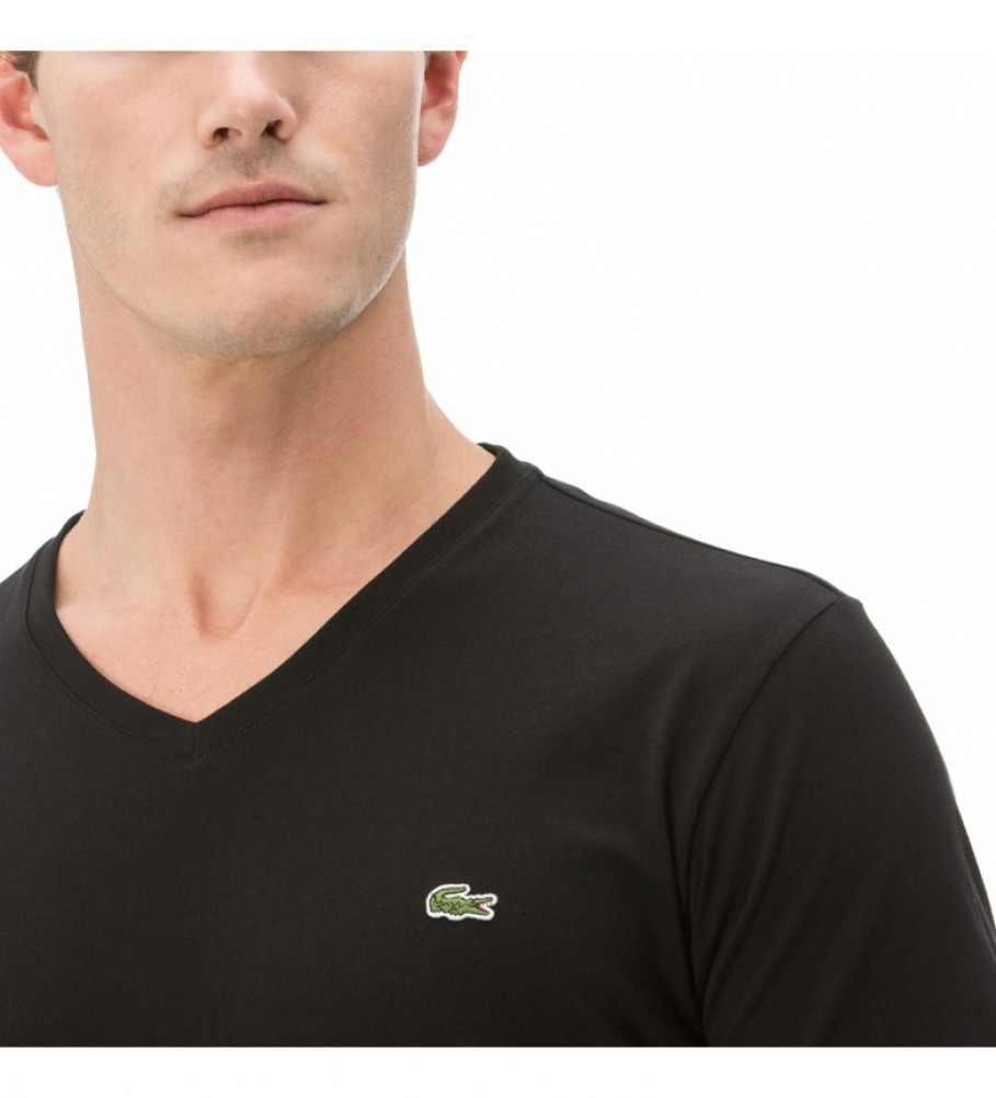 Camiseta Lacoste preta com decote em V