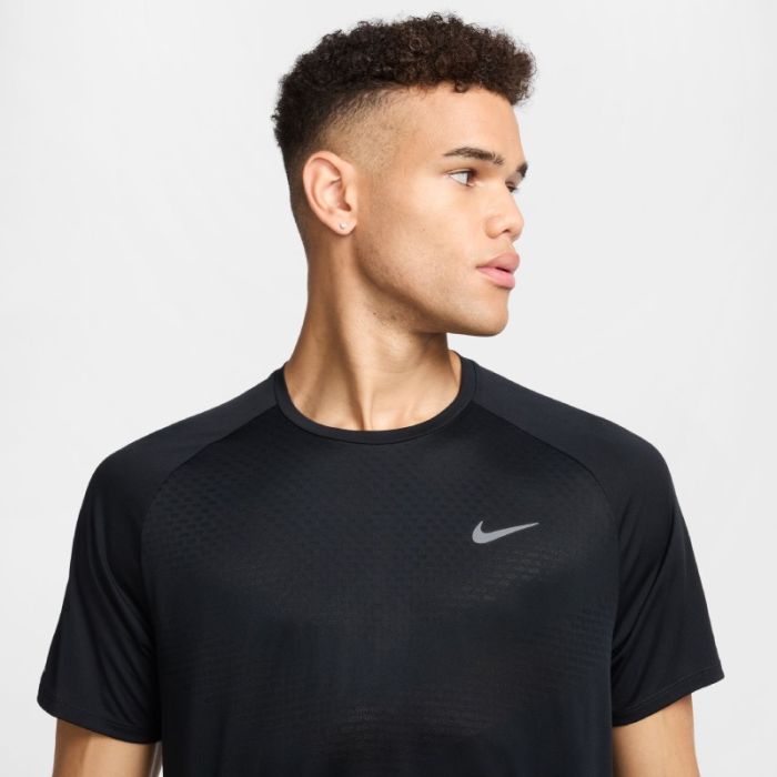 Nike Herre T-shirts Dri-FIT Stride Adv Short Sleeve Tee Sort