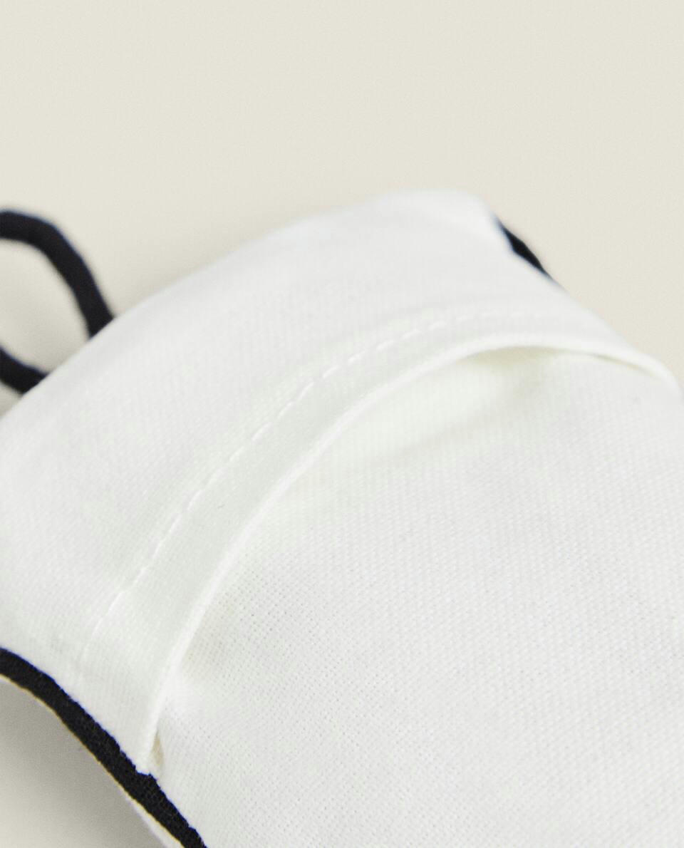Pacote com 2 sacos de lascas de cedro para guarda-roupa.