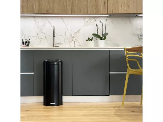Poubelle de cuisine à pédale URBAN Noir Acier inoxydable 30 L