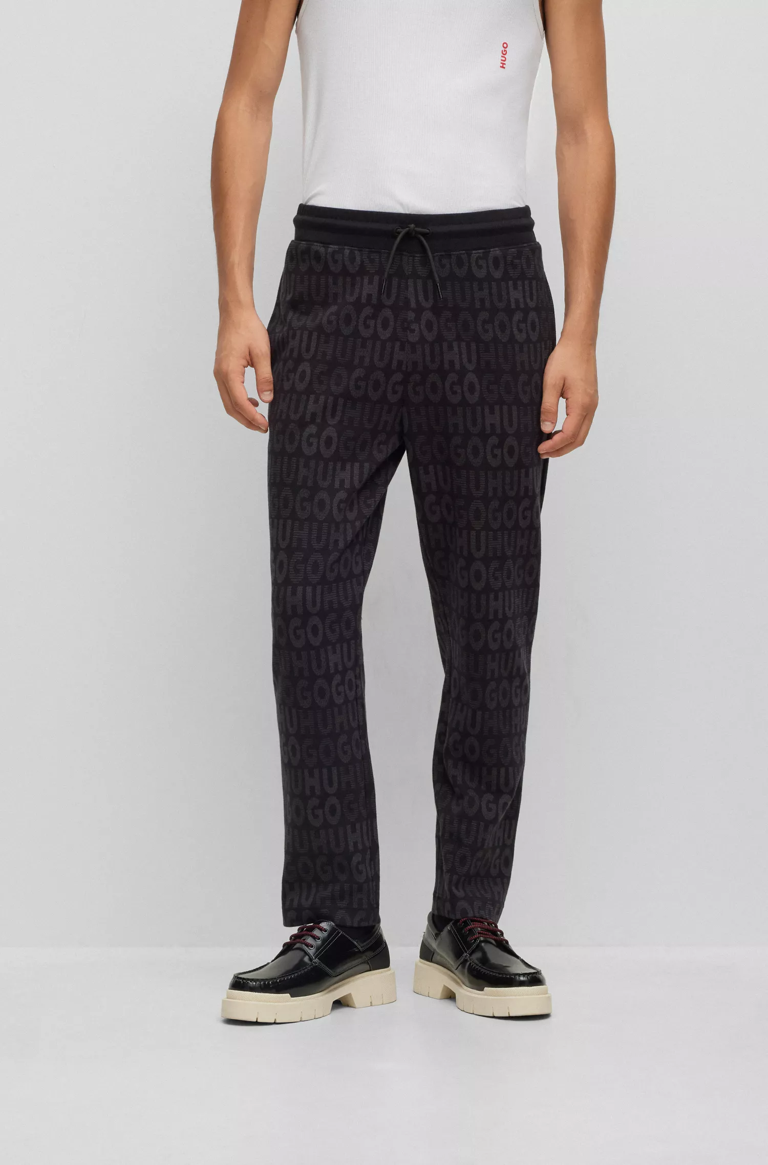 Calça de fato de treino HUGO em algodão vermelho com cintura ajustável por cordão e jacquard com monograma.