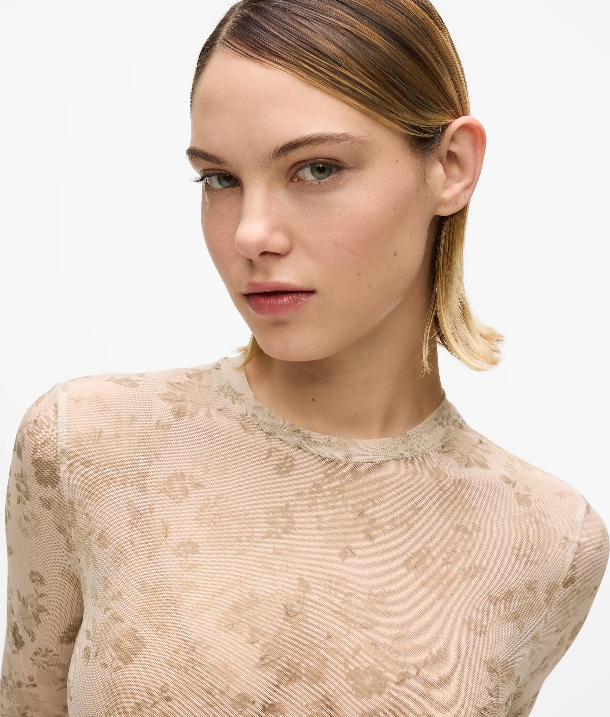 Gebloemd mesh t-shirt met lange mouwen