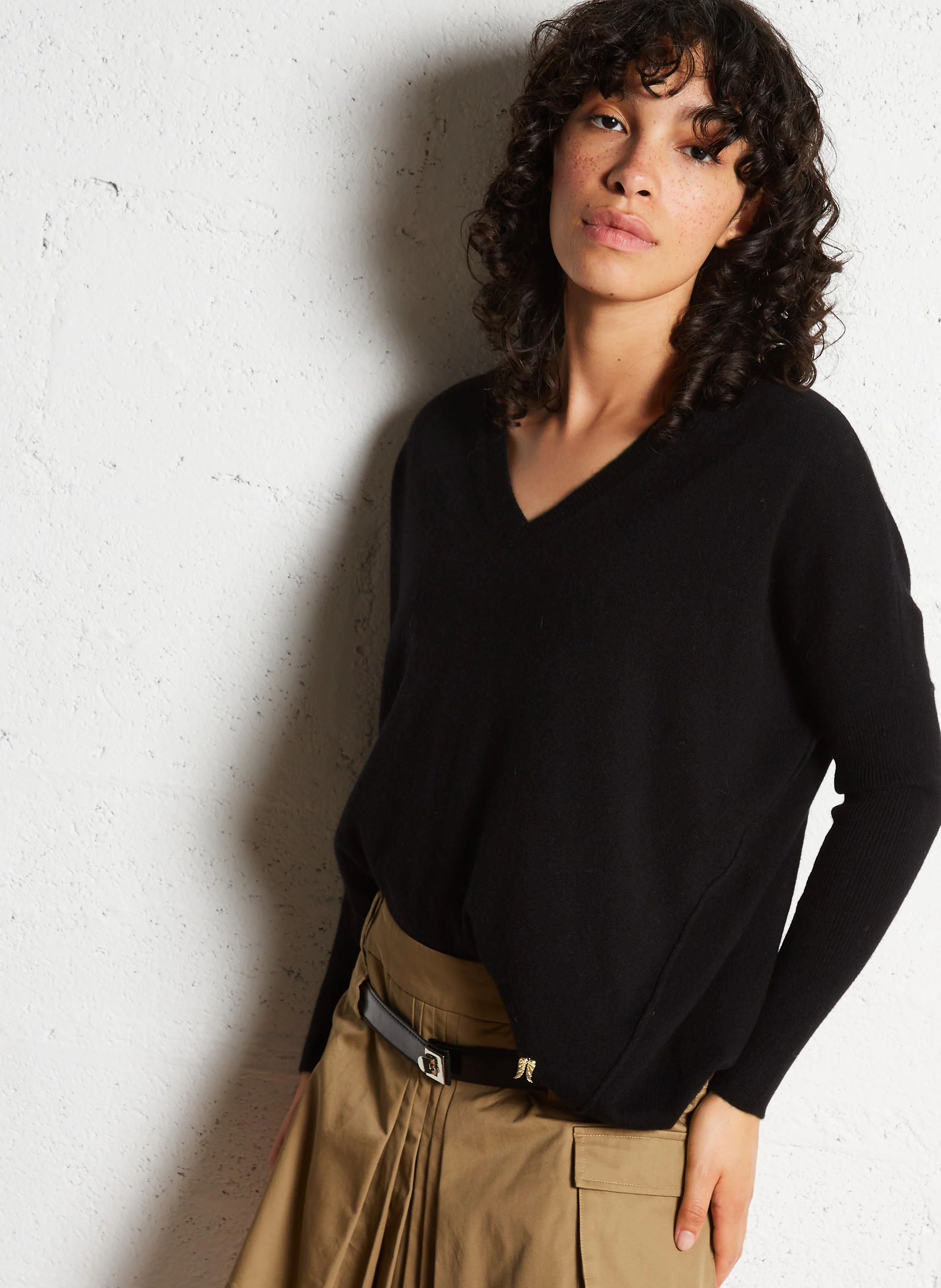 AMYEVERYDAY - Pull col V en cachemire | Noir