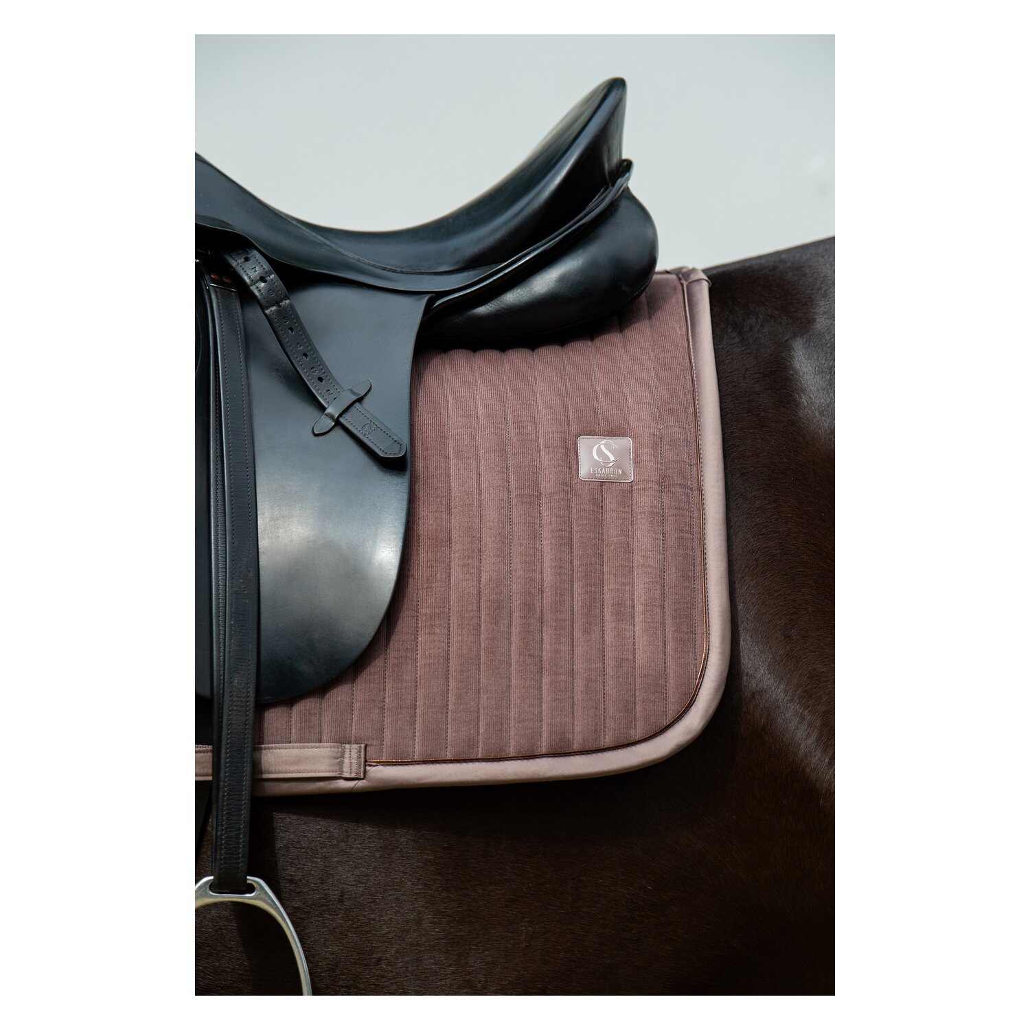 ESKADRON Classic Sports Schabracke Cord Emblem  - deep taupe