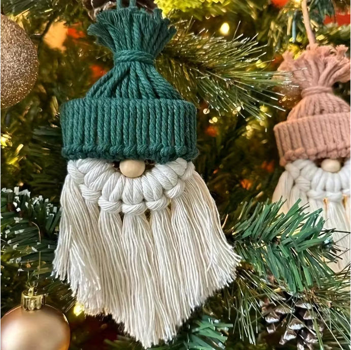 (16-tlg. Set) DIY Makramee Weihnachts Wichtel Anhänger Boho Deko Bastel Zubehör inkl. Holz Perlen - Grau / Grün / Rot