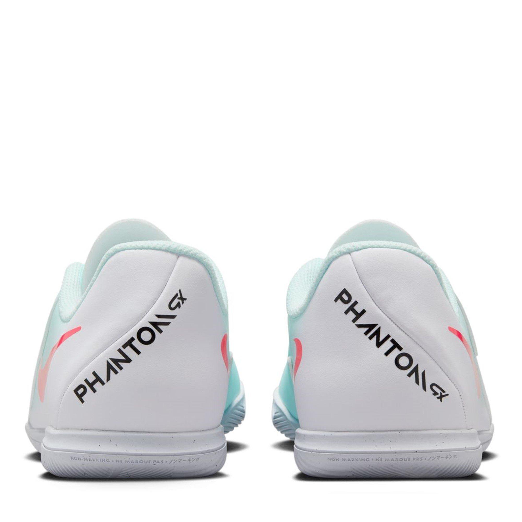 Nike Phantom GX 2 Club Juniors Indoor Court Football Boots.