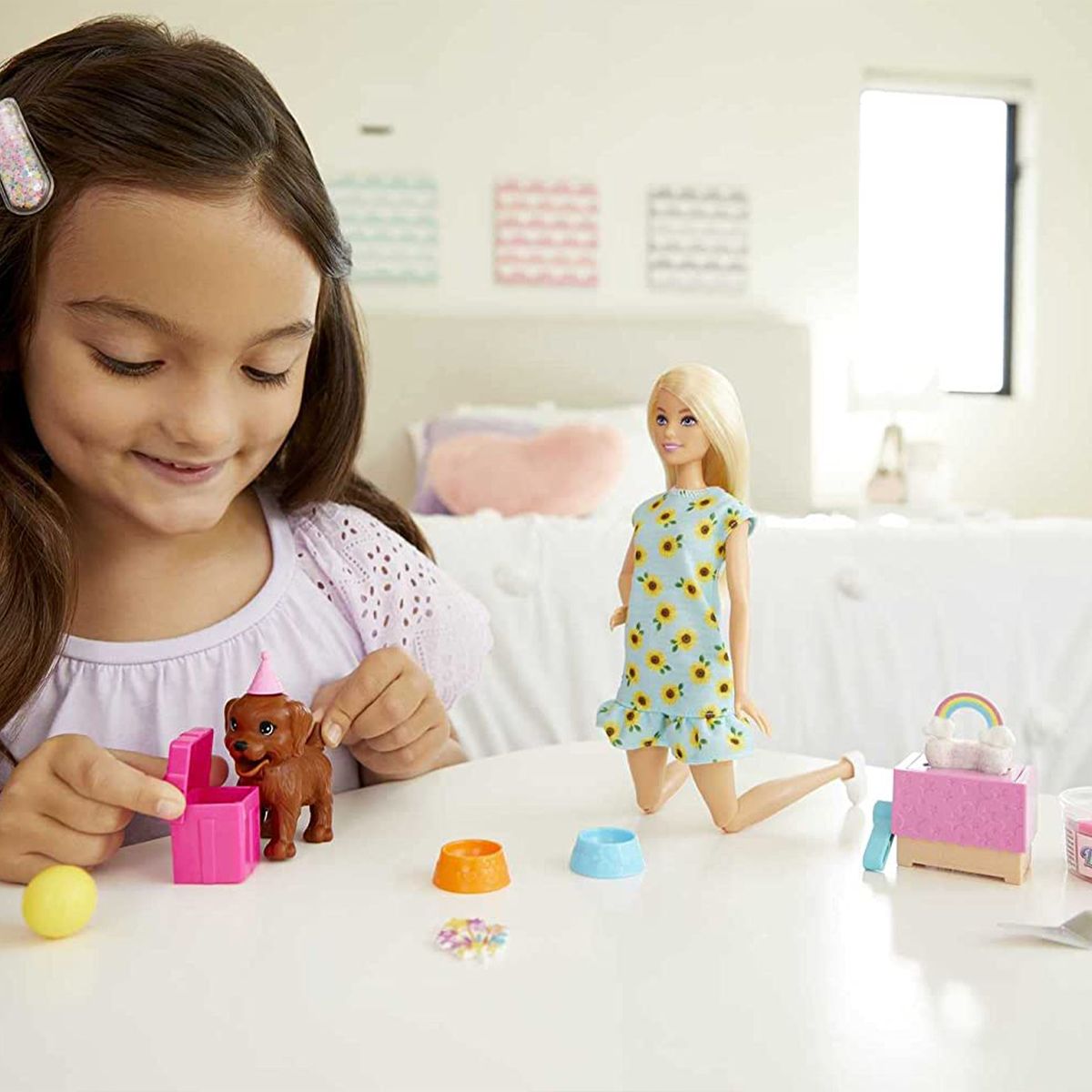 Mattel GXV75 - Barbie - Spielset mit Puppe und Knete, Hündchenparty
