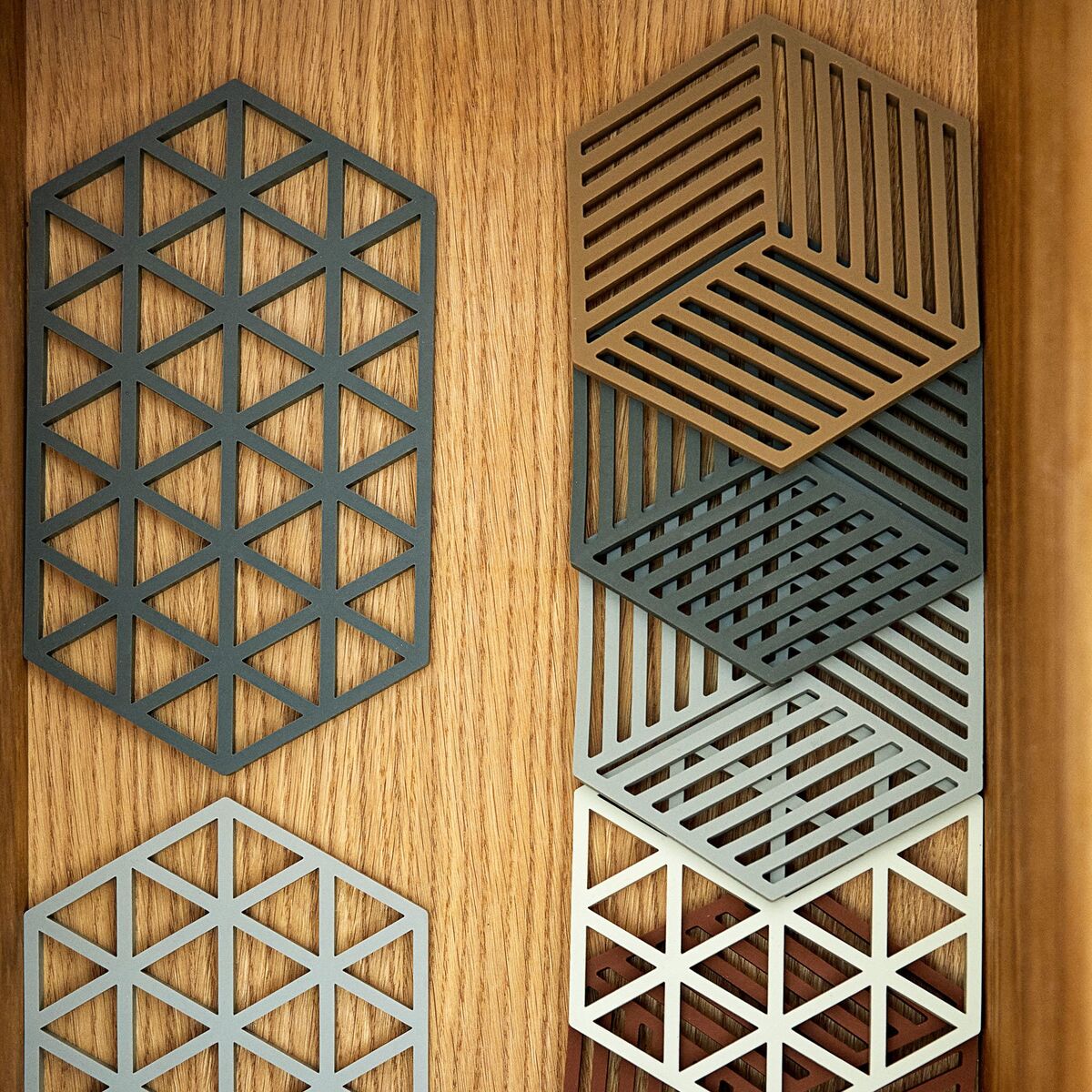 Gryteunderlag Hexagon Dark Camel