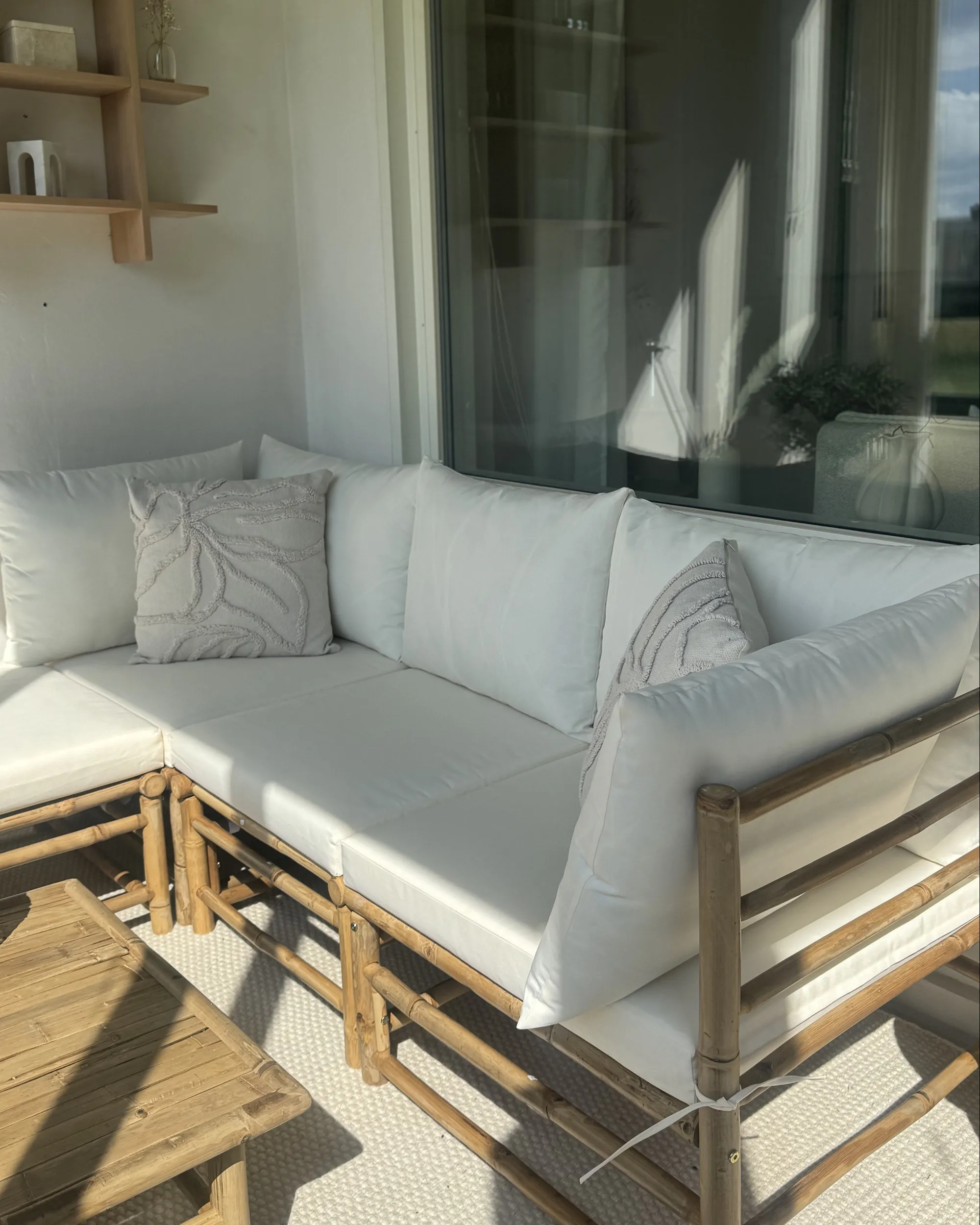 Tuin hoekloungeset met tafel 4-zits CERRETO linkszijdig Bamboehout Gebroken wit