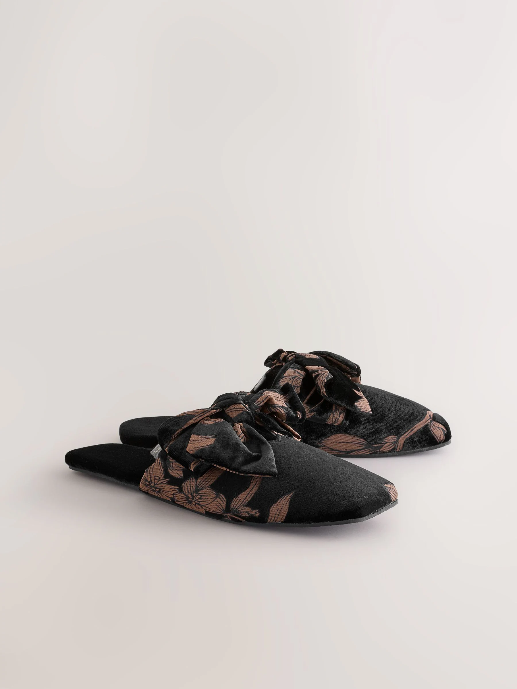 Zwart bloemenprint - Fluwelen pantoffelmuiltjes