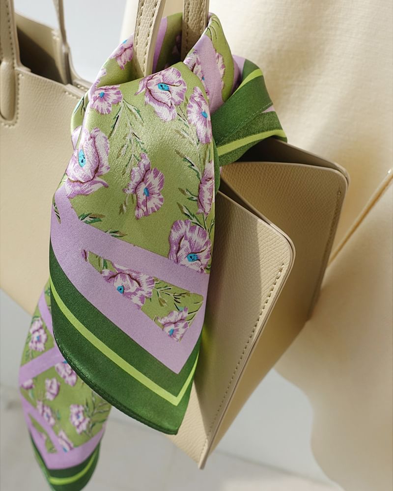 Frior - Zijden sjaal met bloemenprint