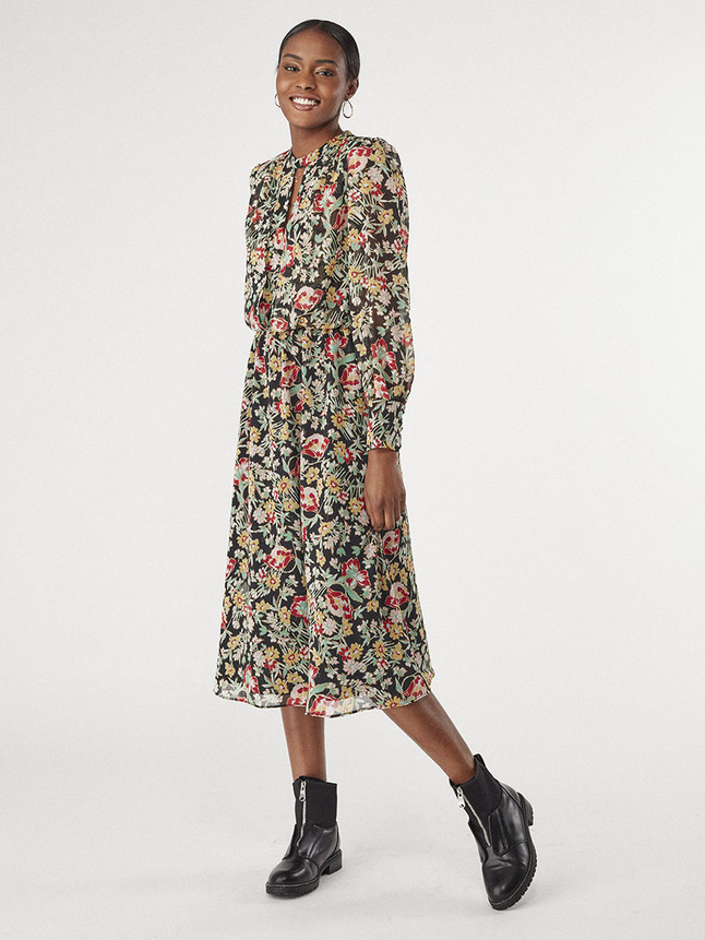 Robe longue cintrée ouverture poitrine