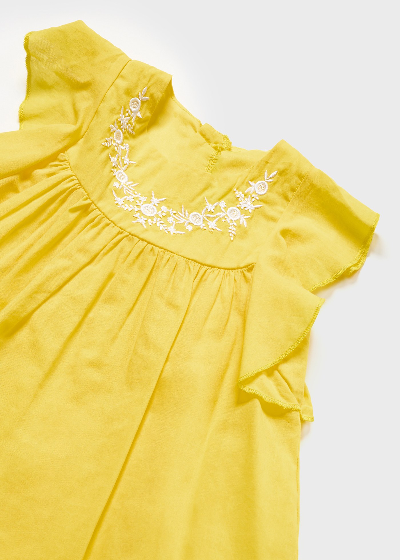 Blusa sem mangas com bordado para bebê