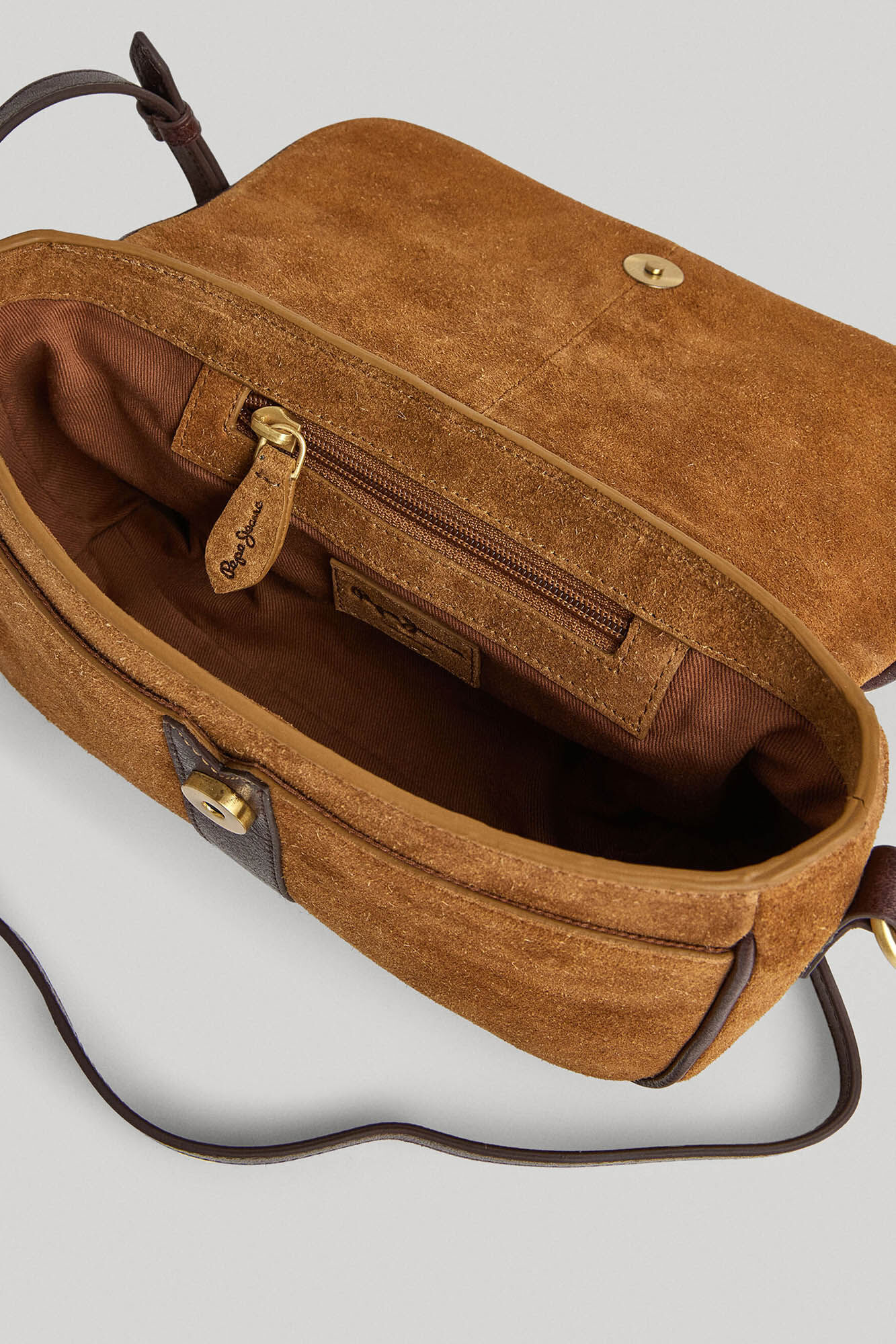 Bolsa de ombro em camurça