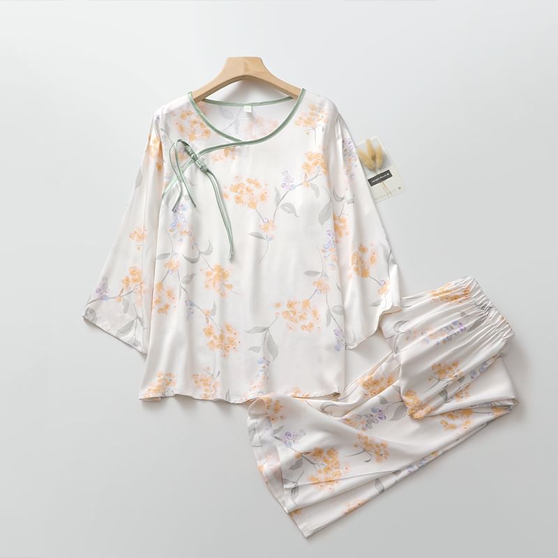 Finlies - Pyjamaset: Top met lange mouwen en bloemenprint + broek