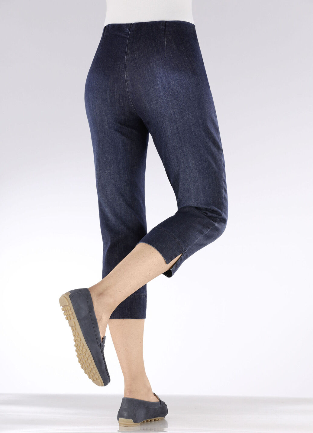 Capri-Jeans mit streckenden Biesen