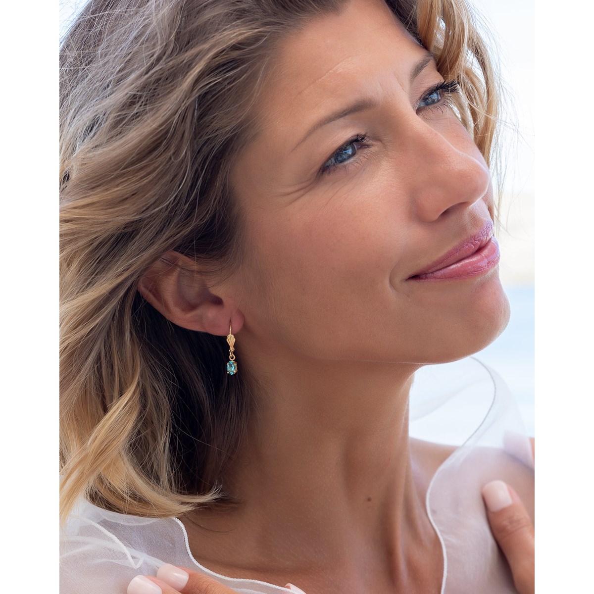 Boucles d'oreille dormeuses plaqué or et aigue-marine synthétique