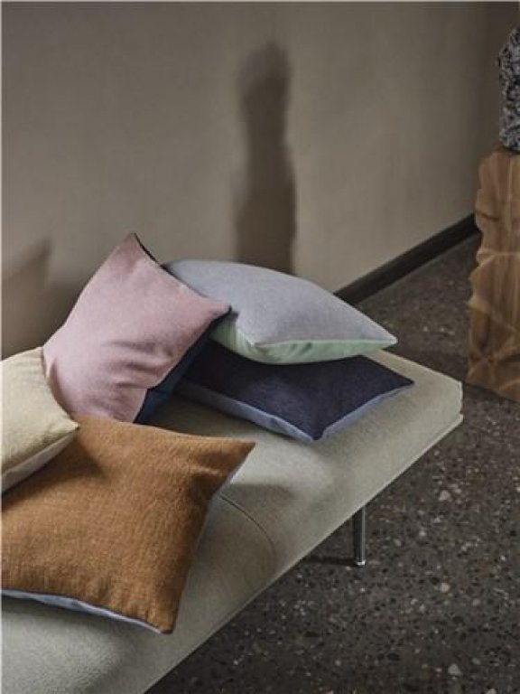 Muuto Mingle kussen 45x45 roze/petroleum