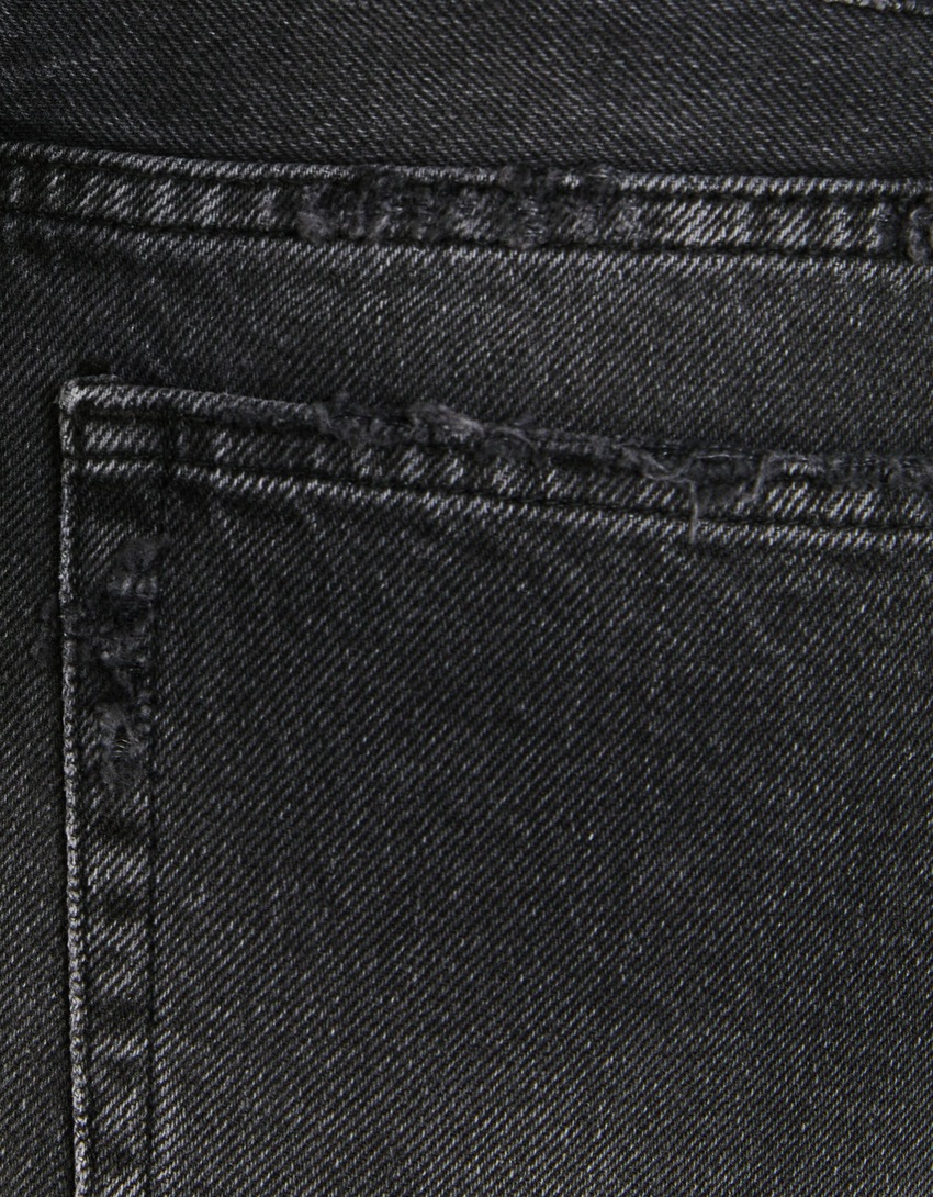 Shorts jeans vintage com rasgos