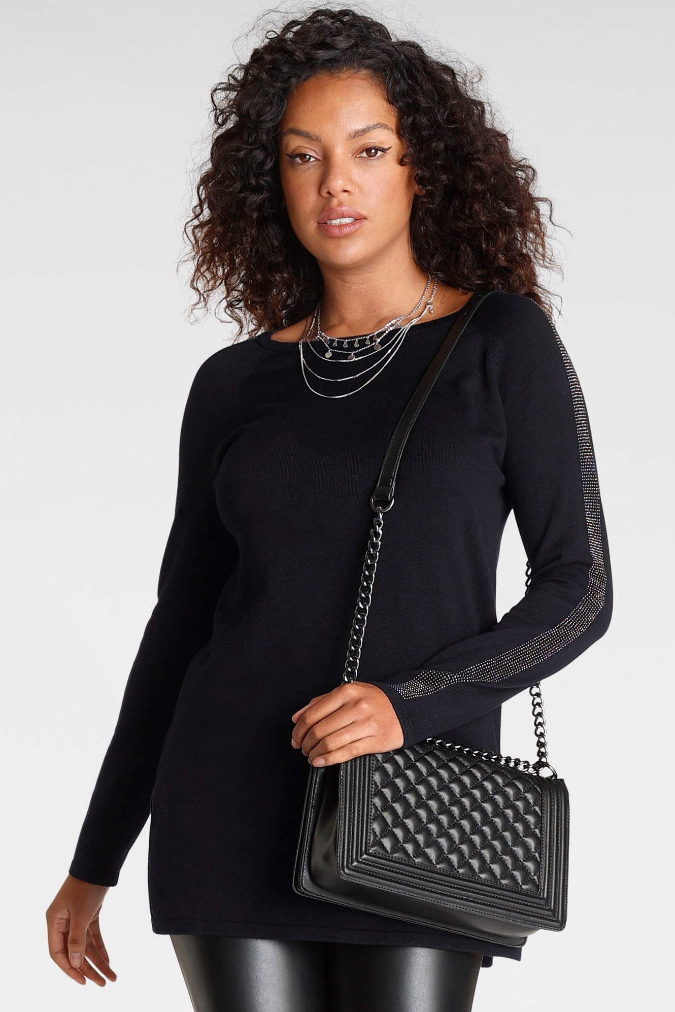 Laura Scott Longpullover , mit Glitzersteinen und seitlichen Schlitzen