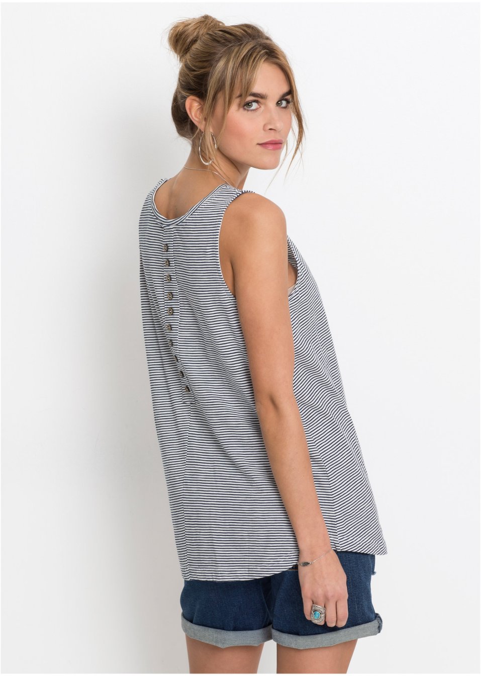 Top avec patte de boutonnage au dos