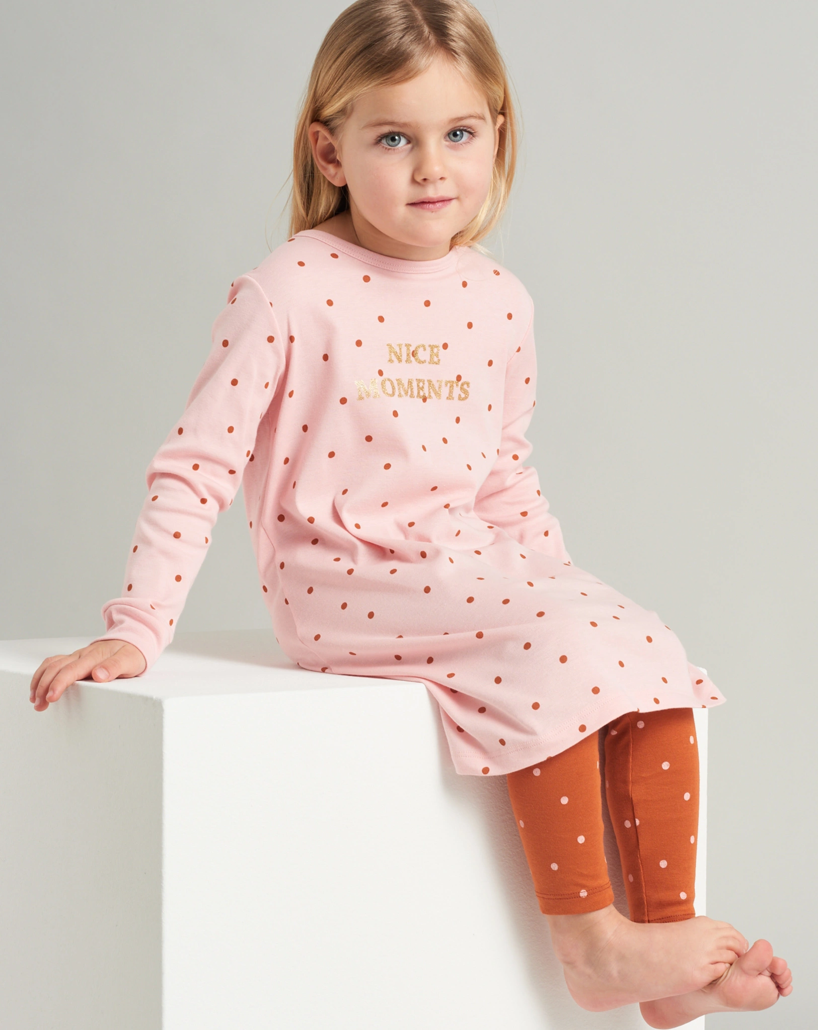 Schlafanzug lang NATURAL LOVE – GOLD gepunktet in rosa