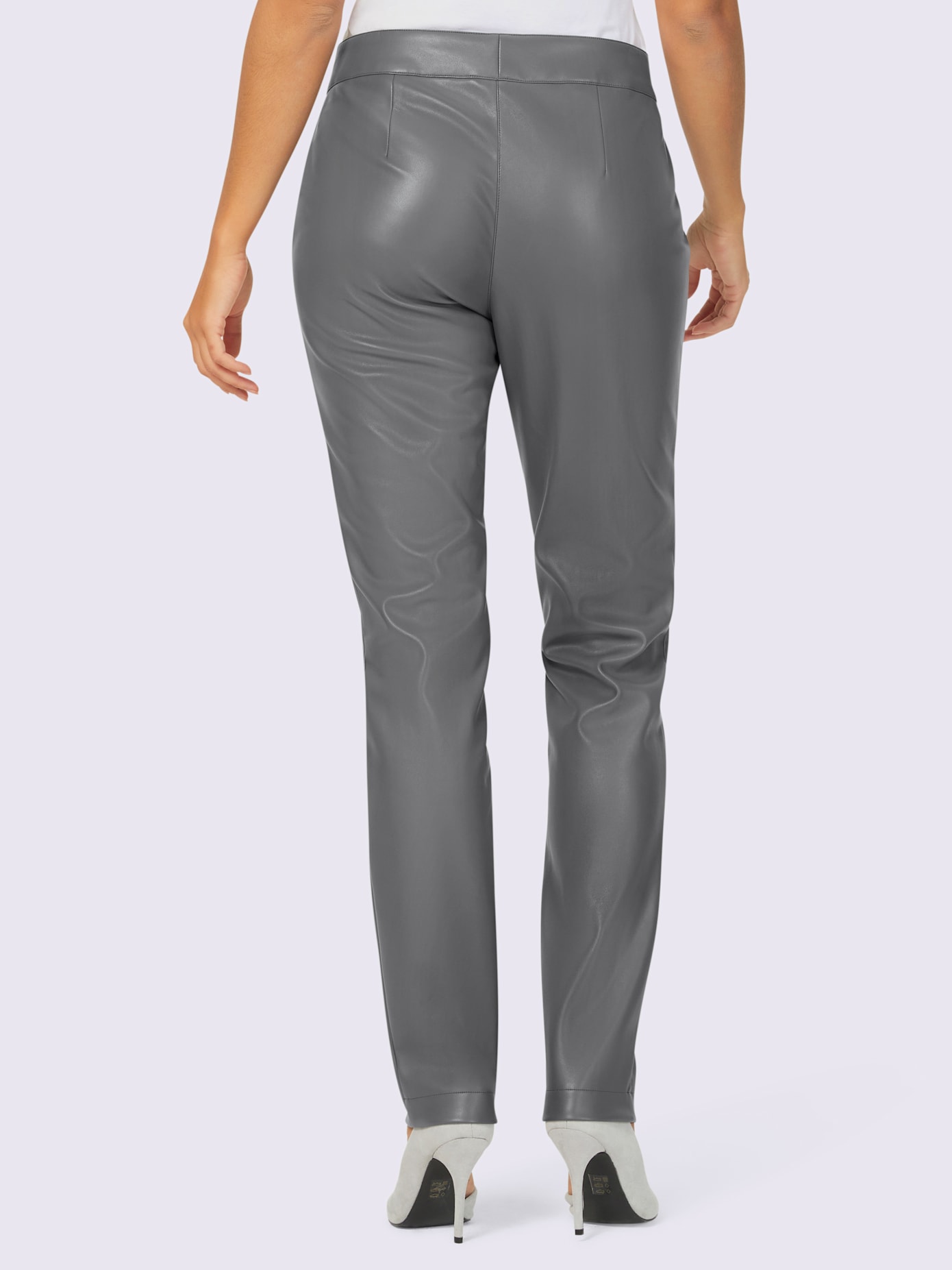 Pantalon en imitation cuir matière synthétique facile à entretenir