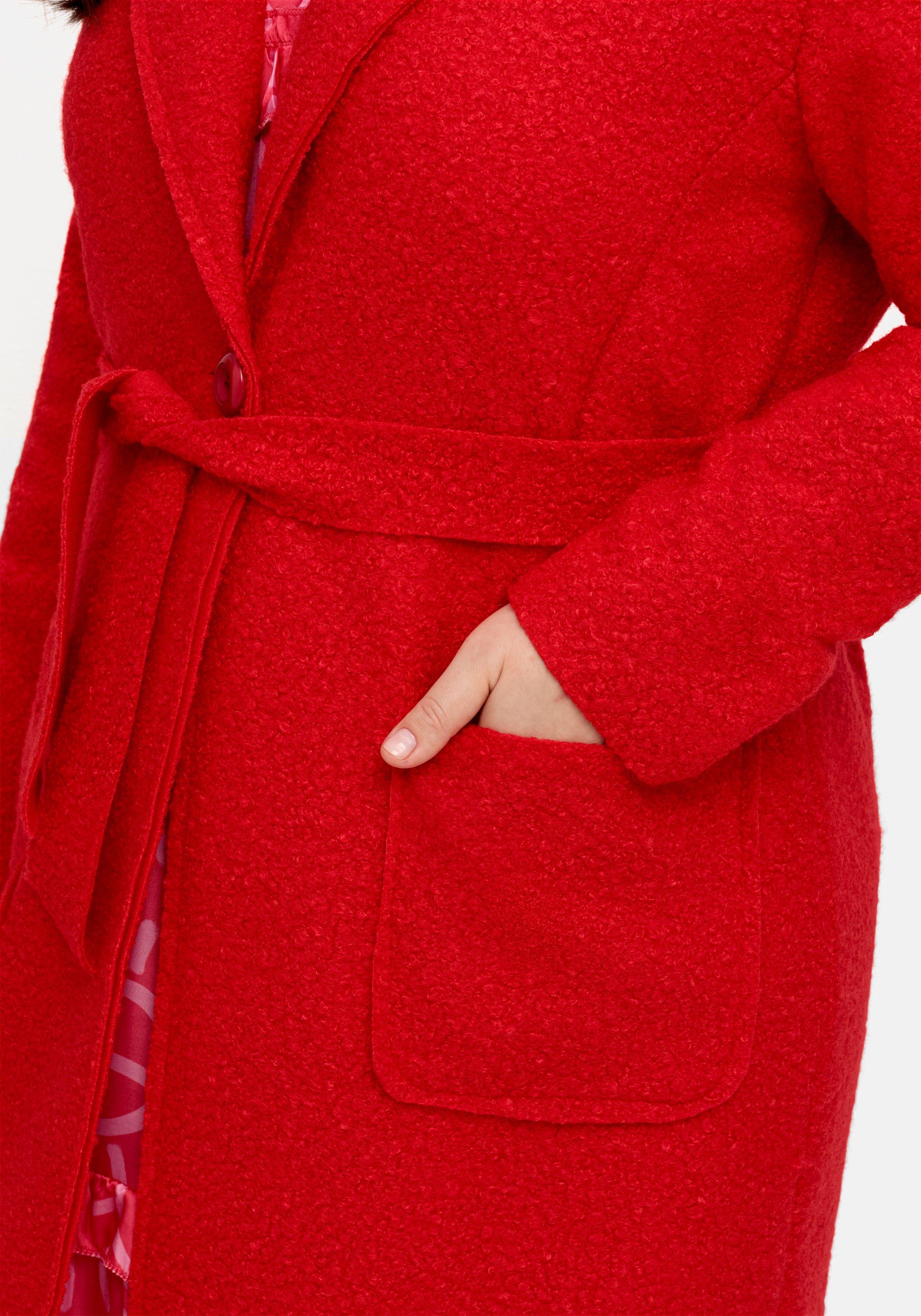 Bouclé-Wollmantel mit Gürtel und Taschen