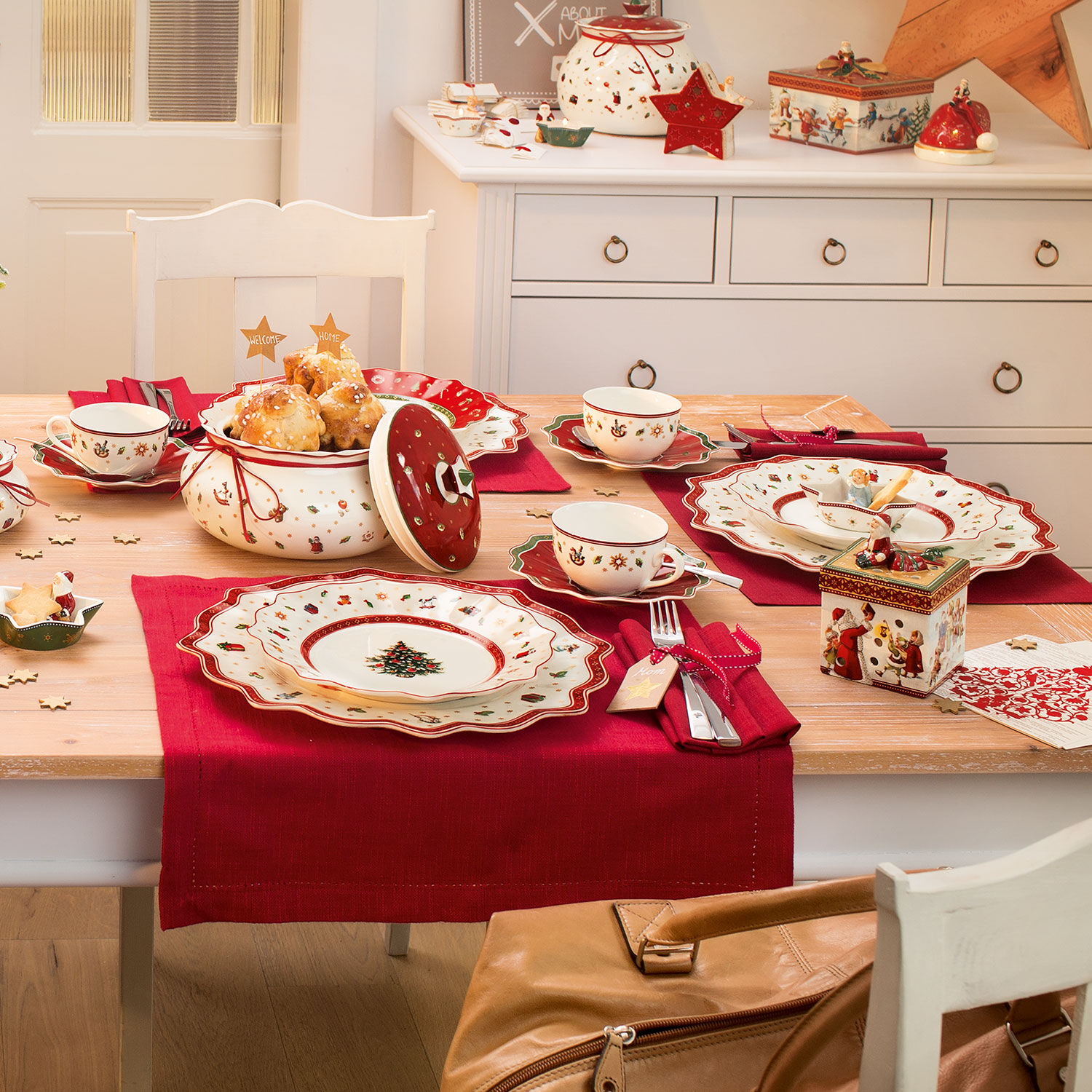 Toy's Delight Charger plate Red, 13.6'', Premium Porcelain