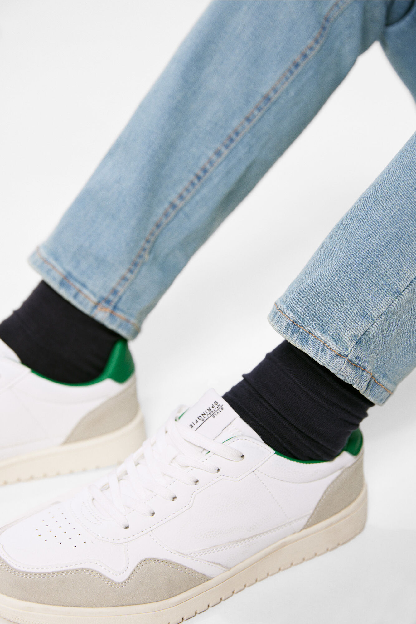 Calça jeans slim, lavagem média clara